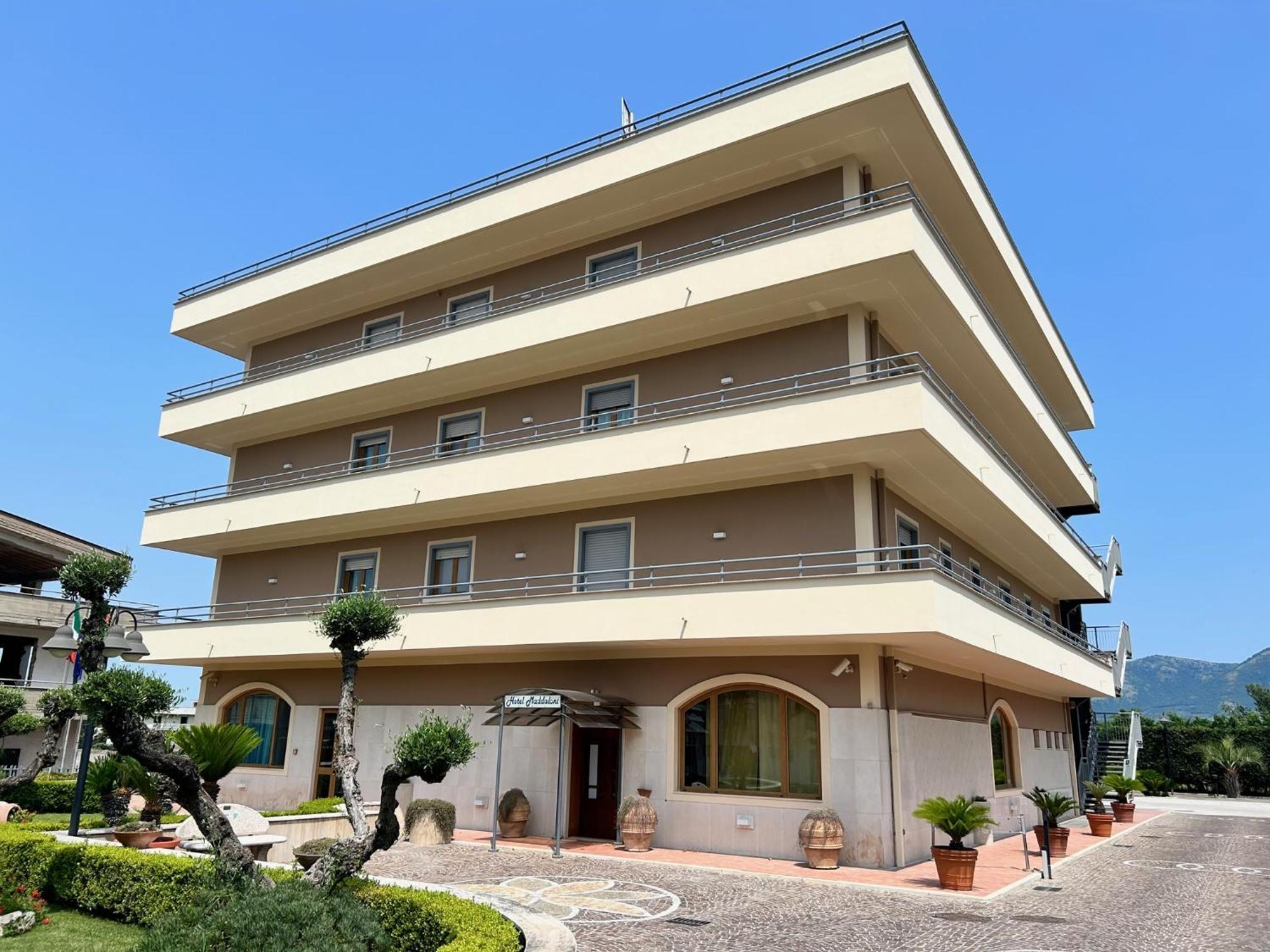 Hotel Maddaloni Tufino Exteriör bild
